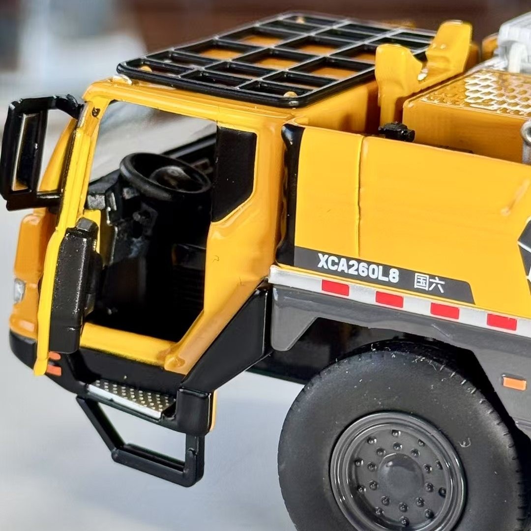 1:50 XGMC XCA260L8 XCMG all-terrain crane 260 two-cab 5-axle alloy crane model