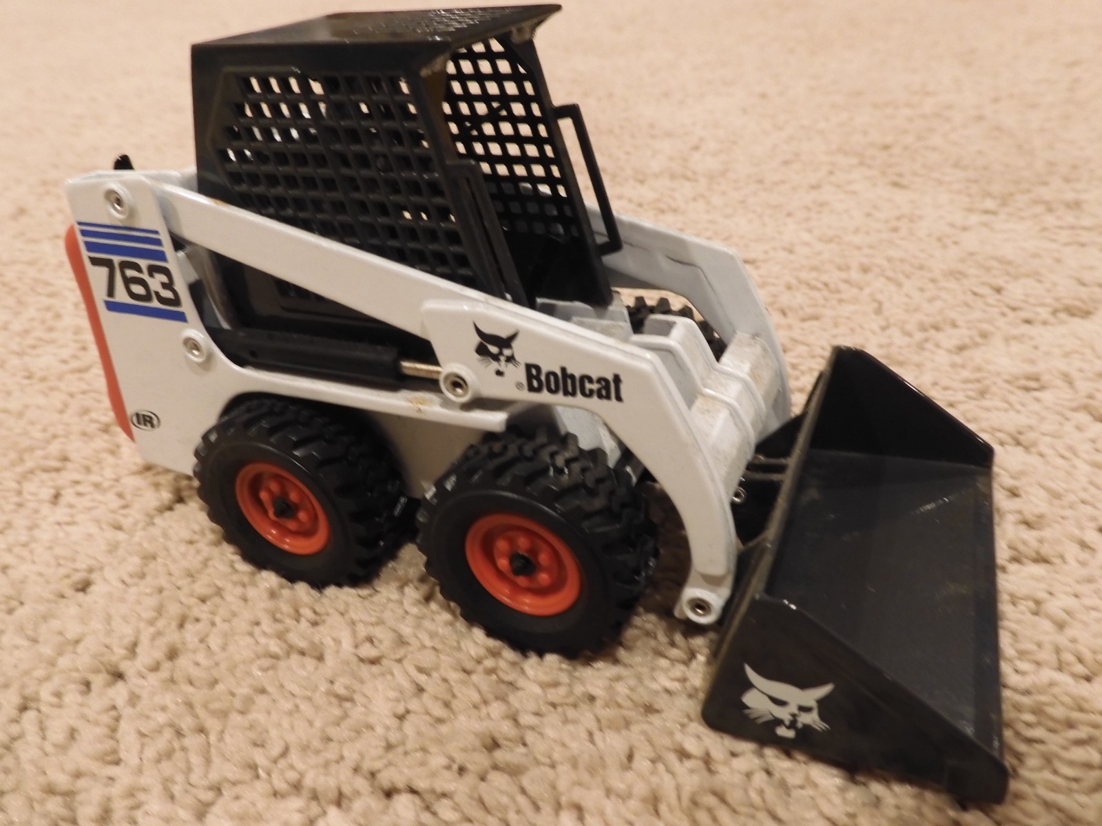 BOBCAT 763 SKID STEER LOADER 1:25 SCALE DIECAST MODEL