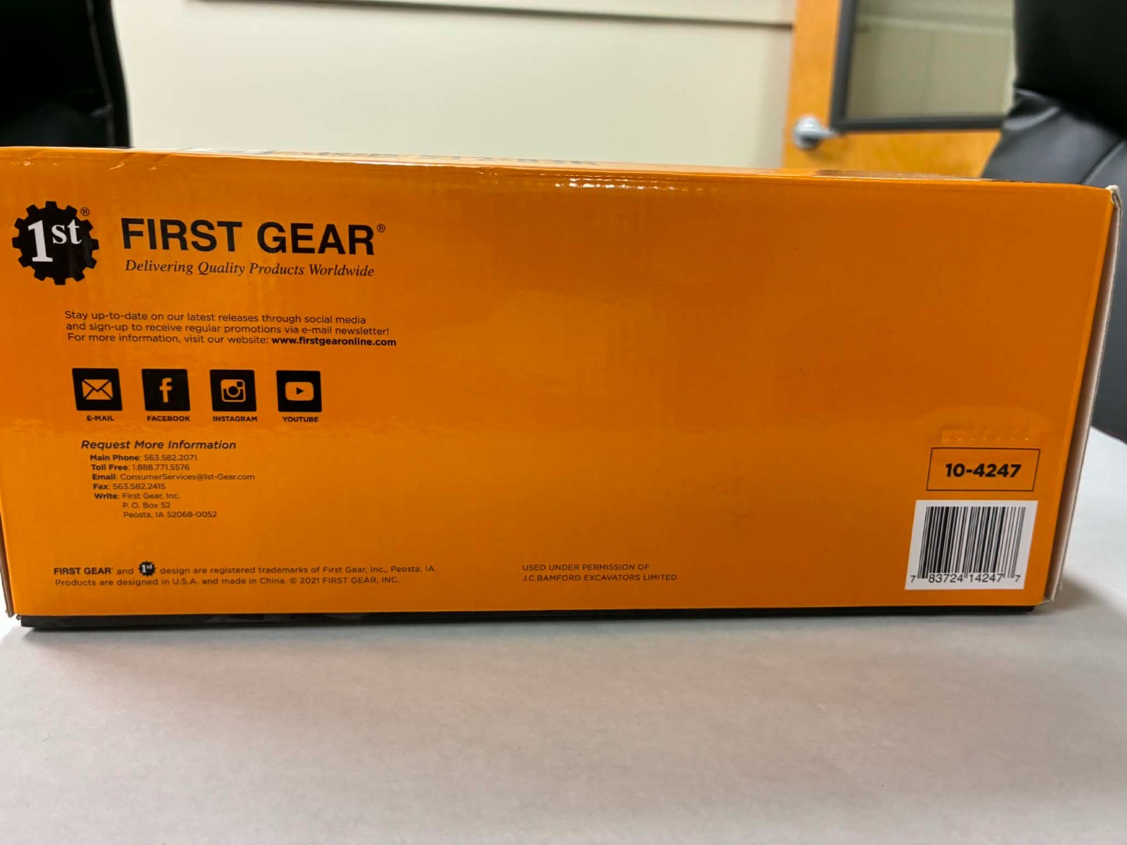 JCB 512-83R Rotating Telescopic Handler Diecast Model 1:34 w/ Box