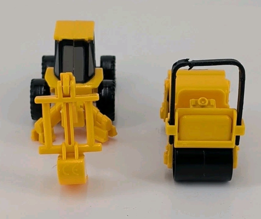 Caterpillar Mini CAT Construction Trucks Machine Plastic 3.50 in Yellow Lot of 6