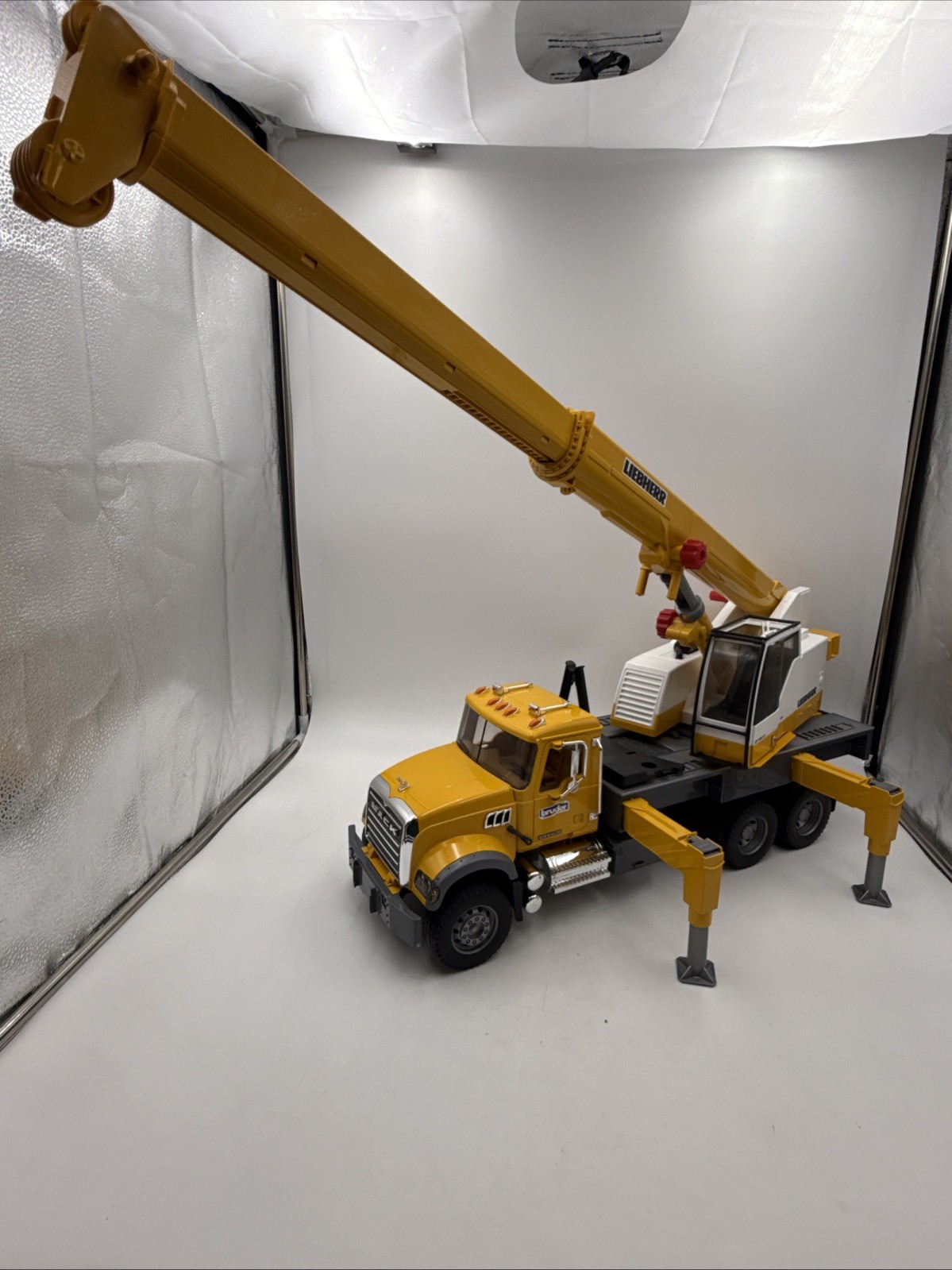Bruder Mack Granite Liebherr Crane Truck 02818 Yellow 1:16 LTF 1045 Semi-Loader