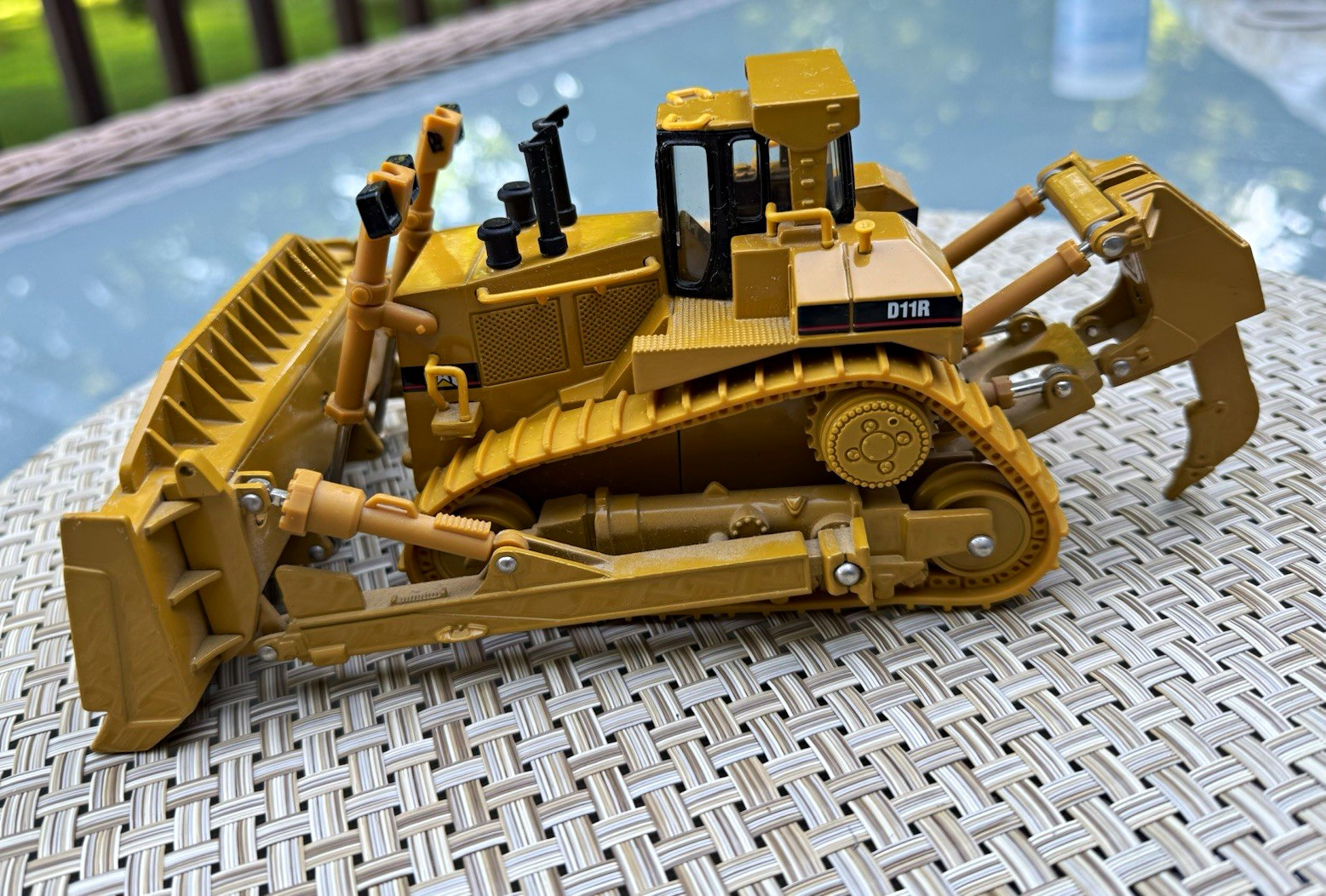 Norscot Caterpillar D11R Yellow/Black Diecast Dozer Model Vehicle