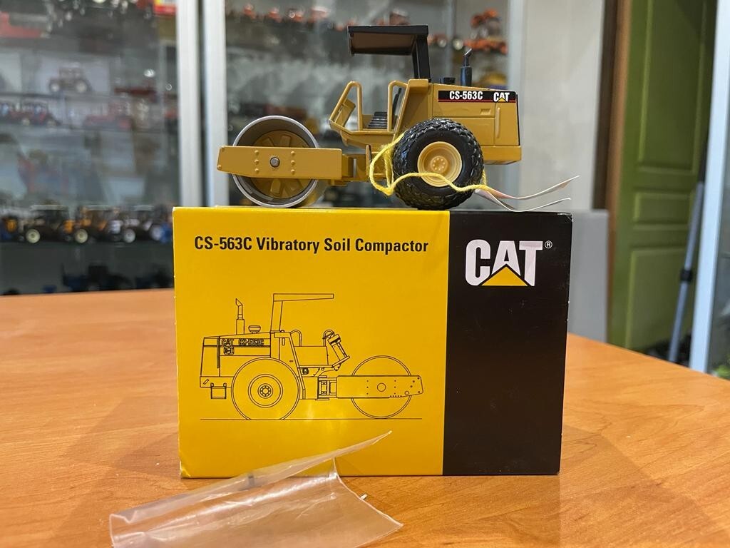 Cat CS 563C Vibratory Soil Compactor Roller