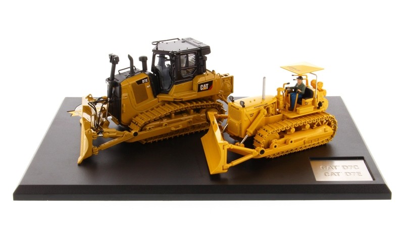 DIECAST MASTERS,CATERPILLAR D7C and D7E Bulldozer Evolution Pack, 1/50, DCM85561