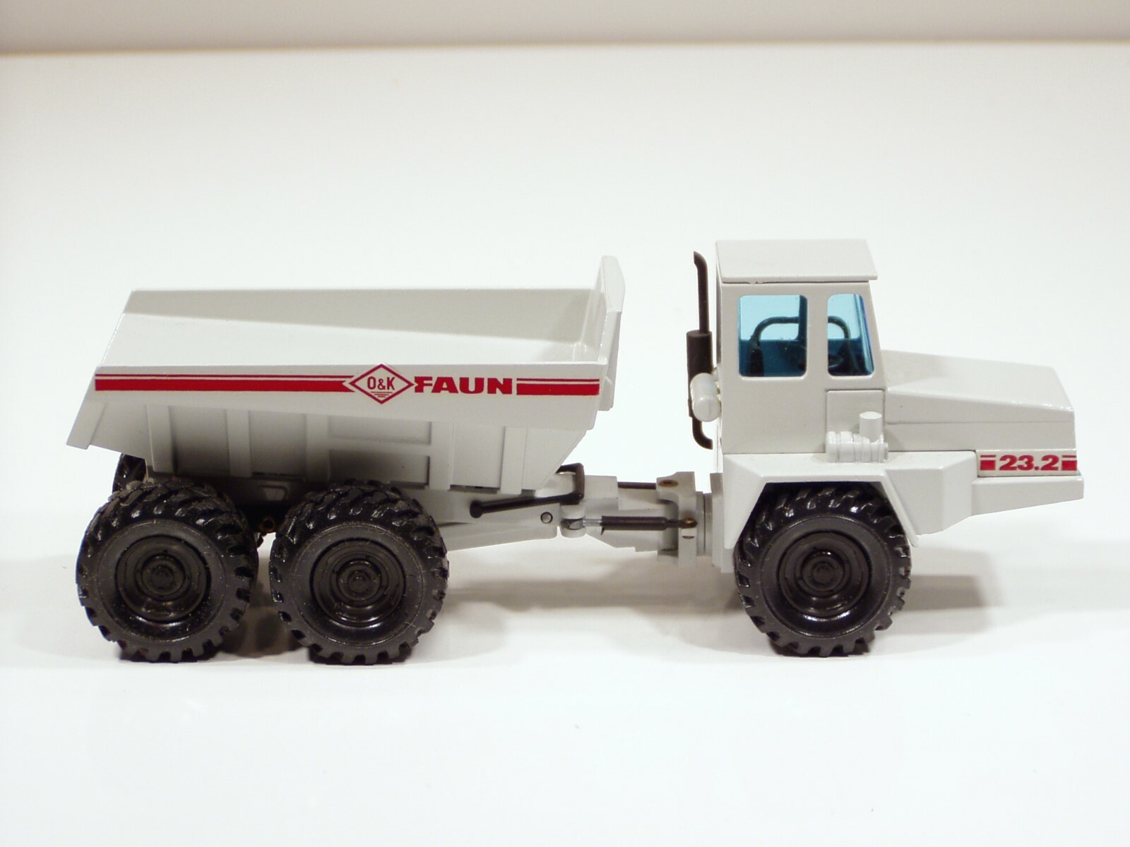 O&K Faun 23.2 Dump Truck – 1/50 – NZG #301 – MIB