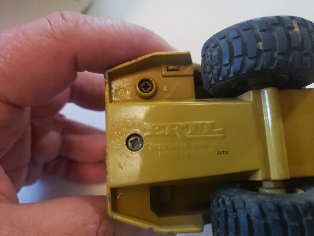 Ertl Caterpillar D350D Yellow Articulated Diecast Dump Truck Cat NO BOX