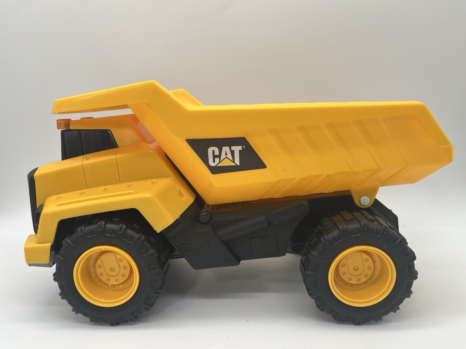 Construction Toys, Power Haulers Dump Truck, Realistic Lights and Sounds EUC