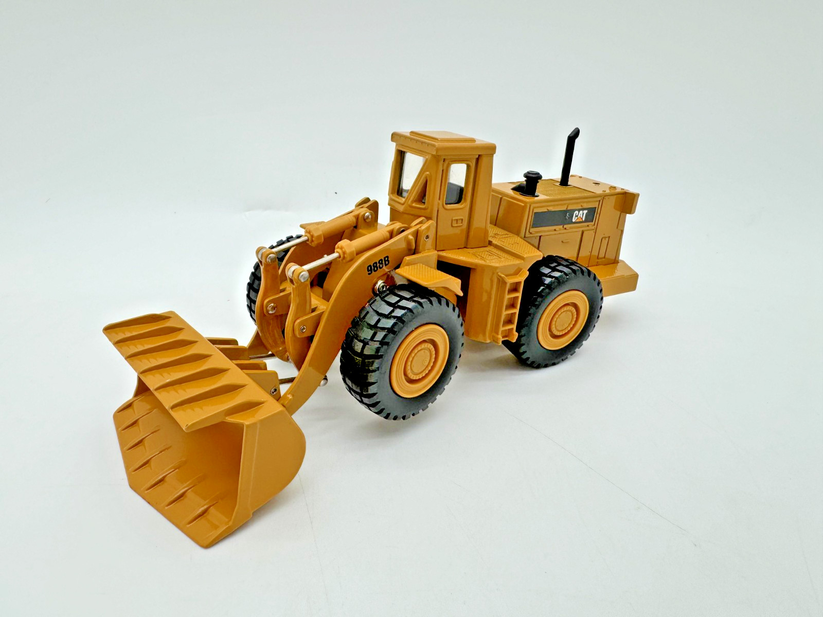 ERTL Caterpillar 988B Wheel Loader 1/50 Scale Diecast NEW