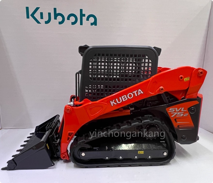 UNIVERSAL HOBBIES – Crawler loader KUBOTA SVL 75-2 – UH8103 – 1/24