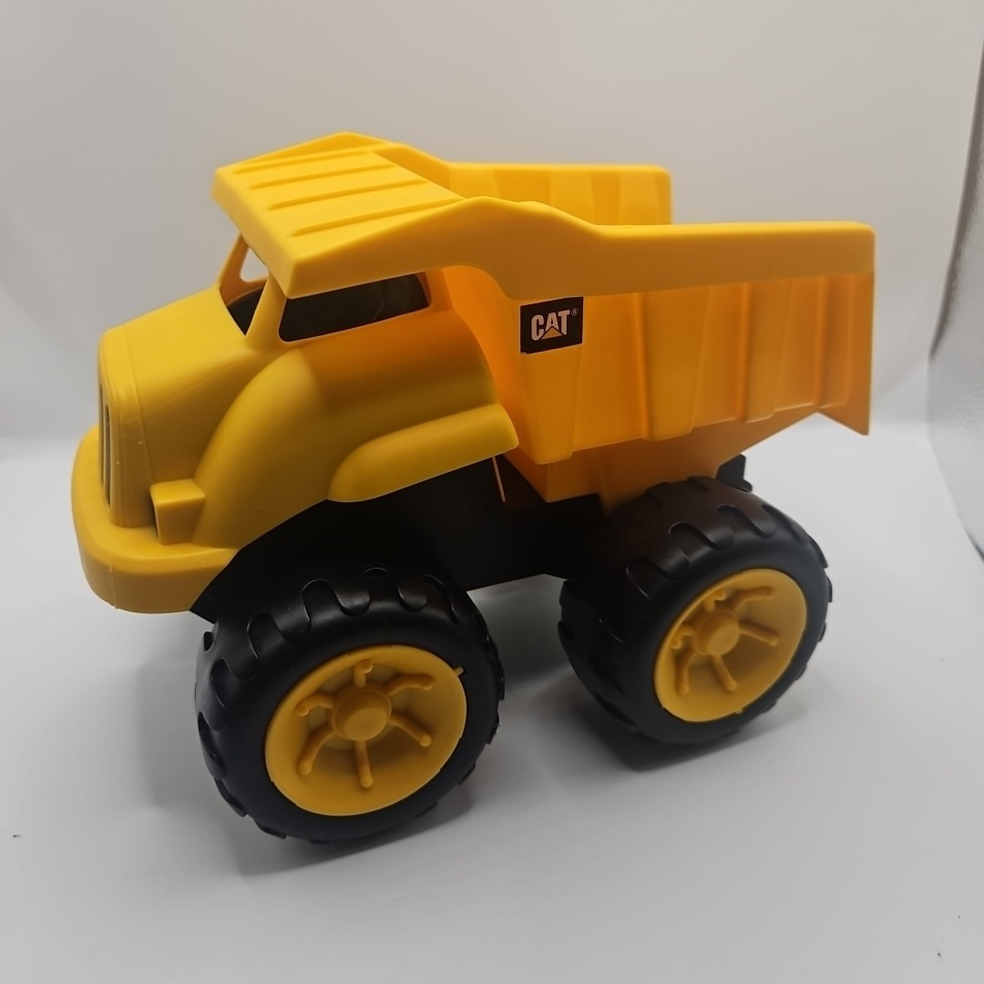 Toy State Industrial CAT Caterpillar Dump Truck 6″ Yellow & Black Construction