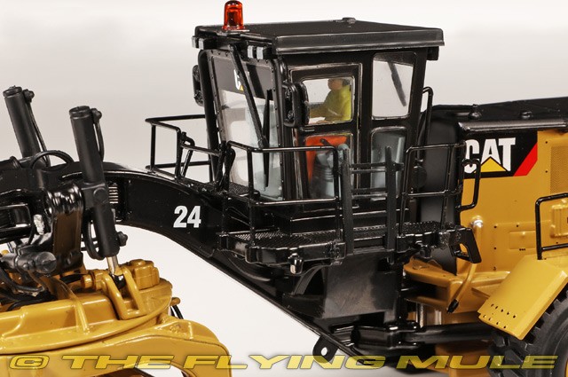 Diecast Masters 1:50 24 Motor Grader