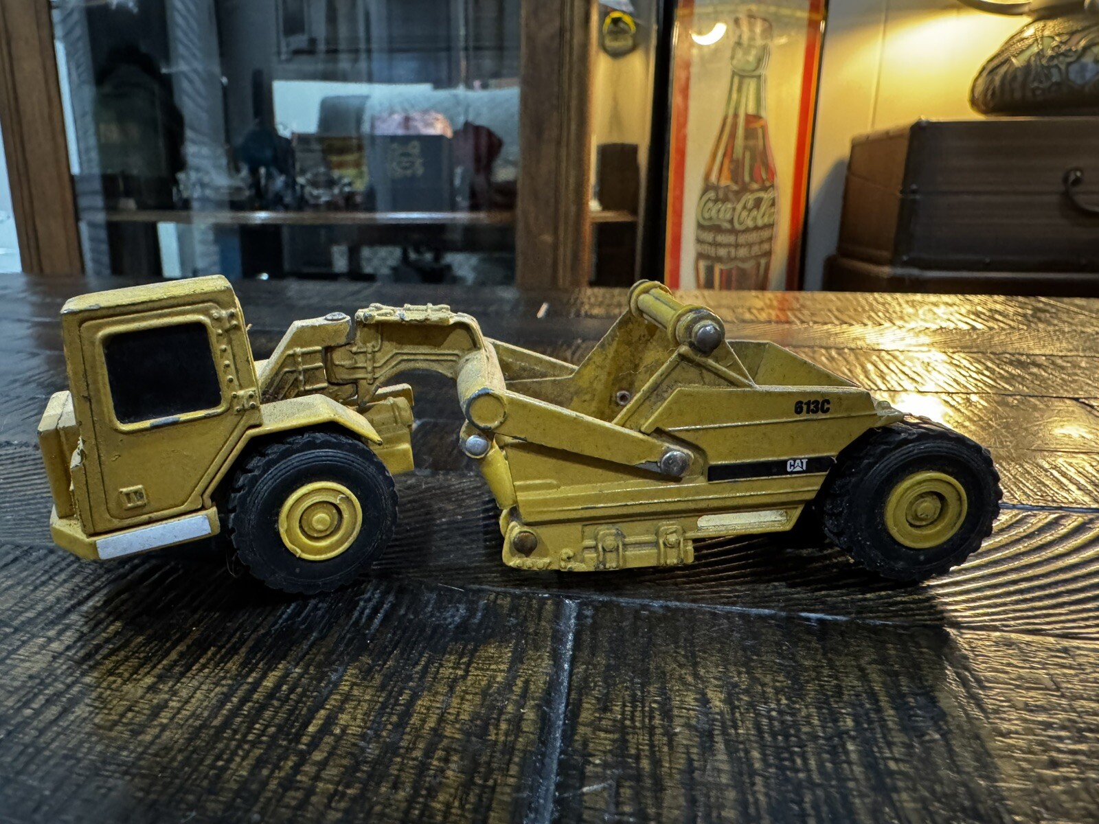 ERTL MIGHTY MOVERS CAT CATERPILLAR ELEVATING SCRAPER DIECAST 1:64