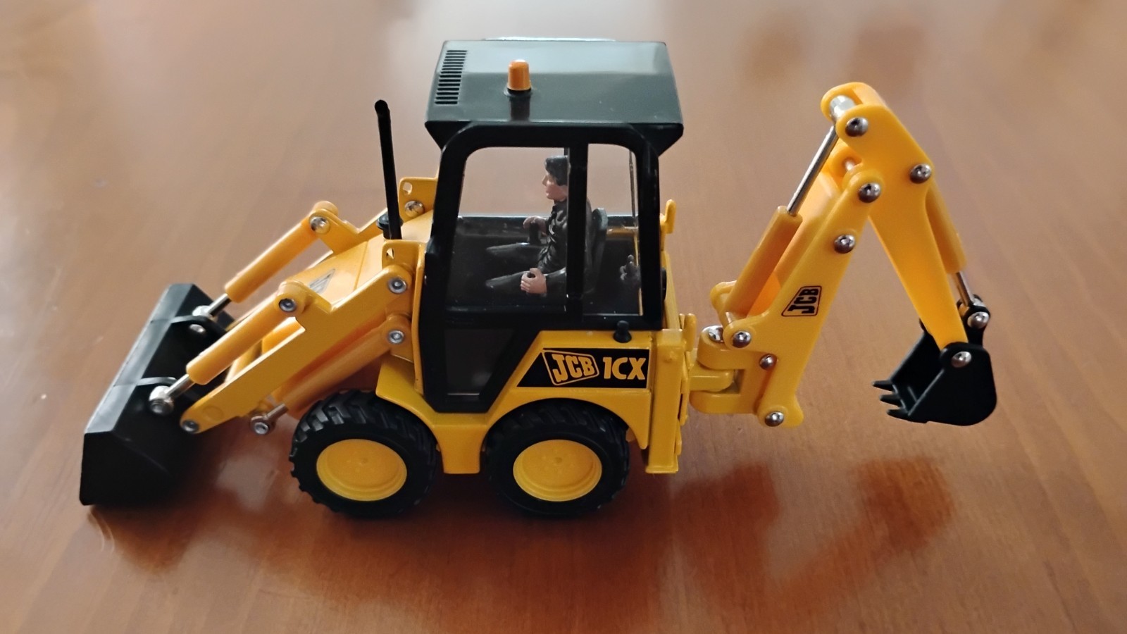 Britains ERTL JCB 1CX 1:32 Scale Skid Steer Backhoe (1997)