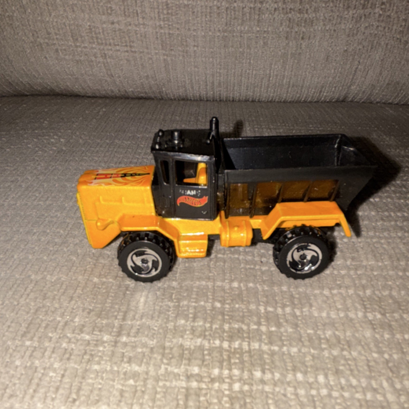 Matchbox 1982 Diecast Dump Truck Yellow Black Vintage