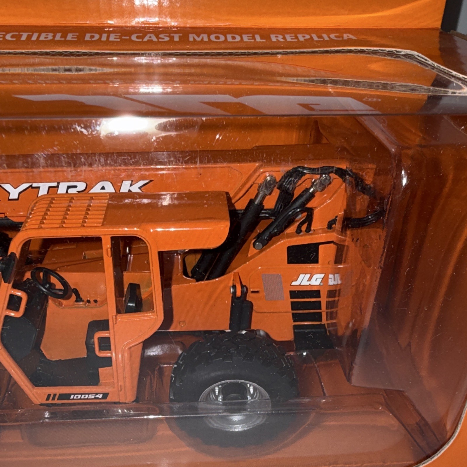 JLG SkyTrak 10054 Telehandler Series 4 1:32 Diecast Orange/Black