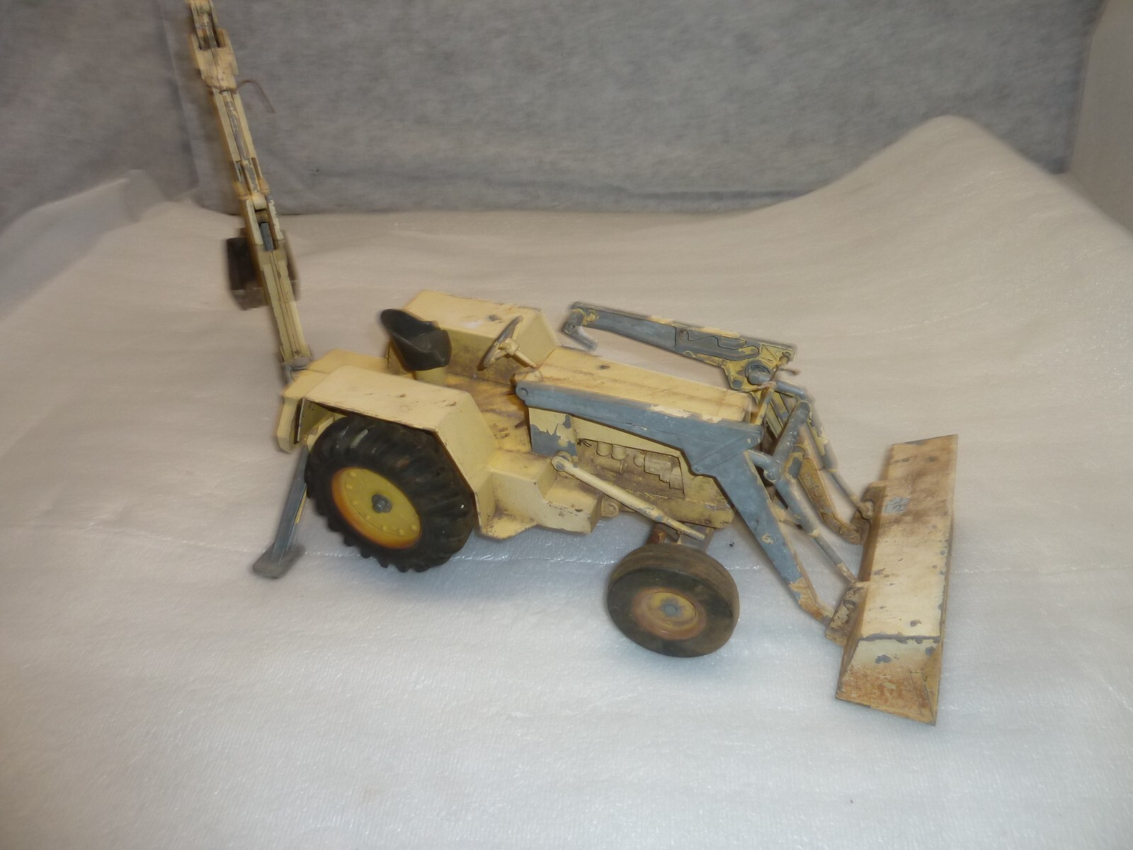 Vintage ERTL Ford 755A Backhoe End Loader 1/12th Scale Model – Rare Collectible