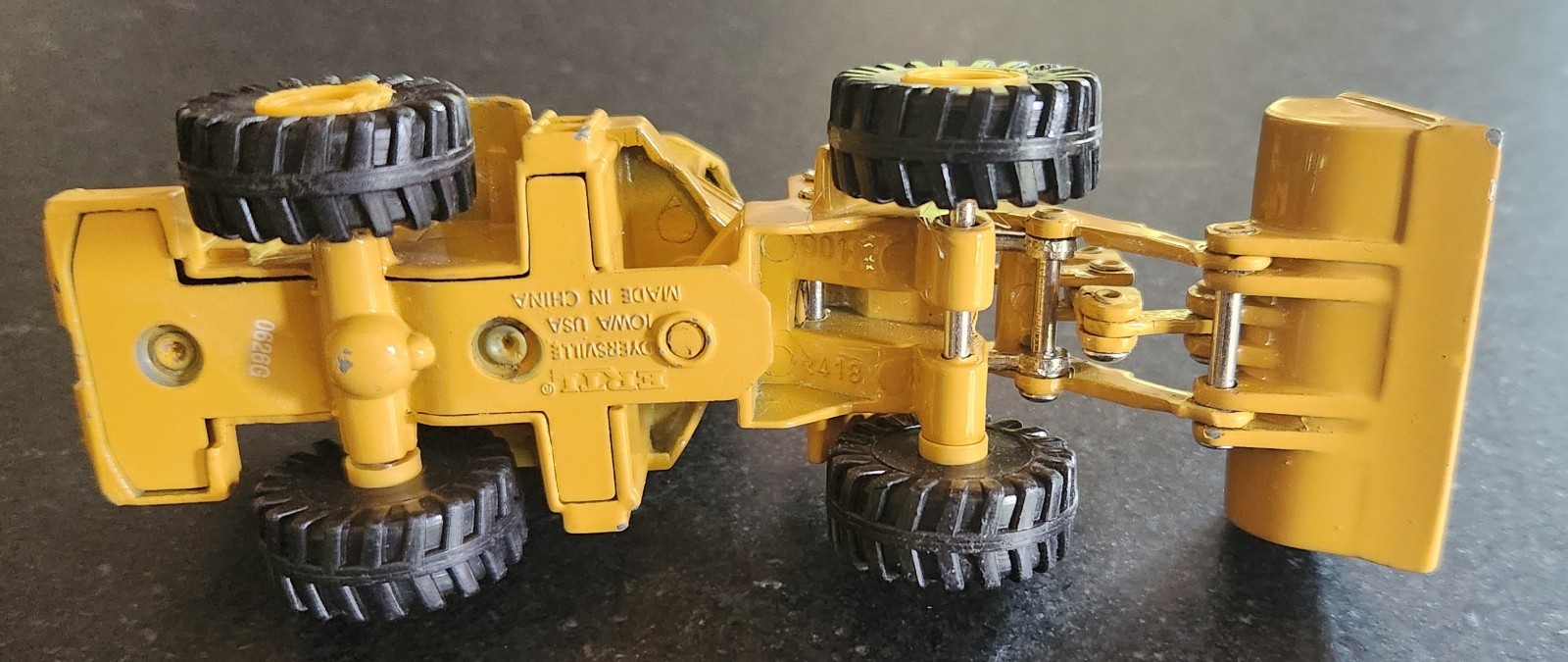 ERTL Catepillar Model 950F Diecast Wheel Loader No Box As Pictured