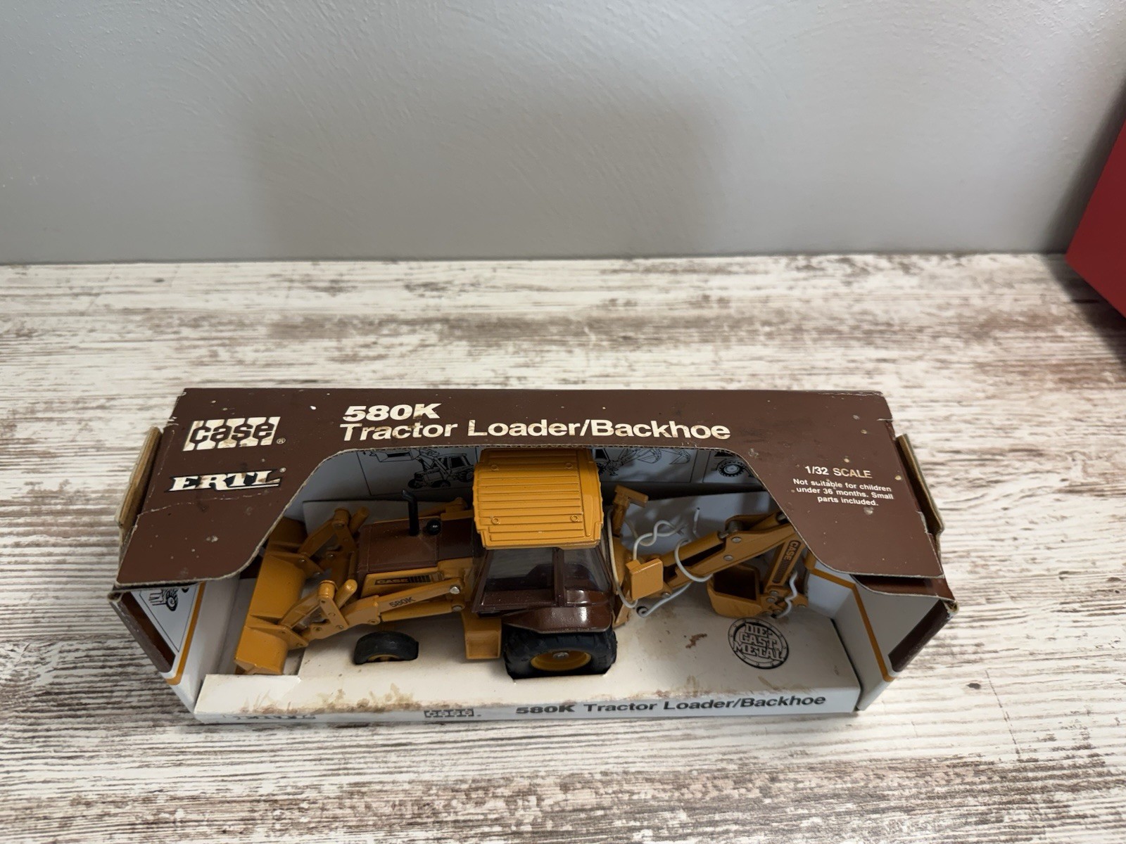 ERTL – CASE 580K FRONT END LOADER / BACKHOE – 1/32 DIECAST
