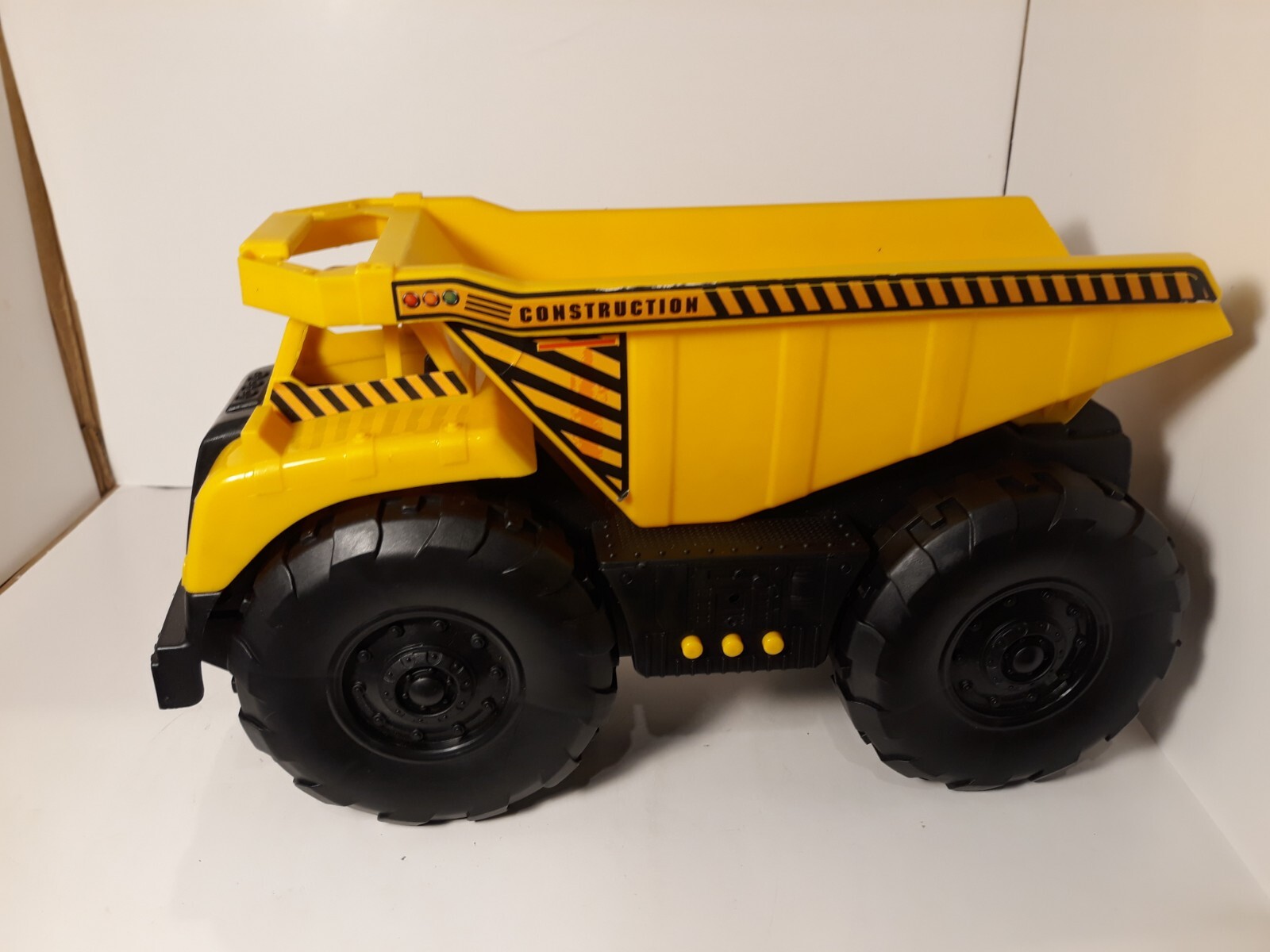 Toy Dump Truck – Unbranded – Battery Powered Sound