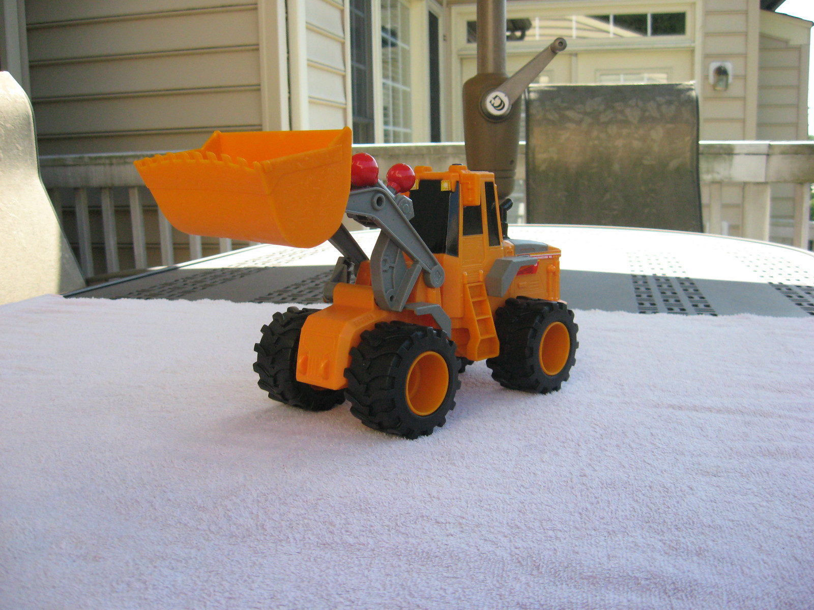 Matchbox MBX Front End Loader~Plastic~ 12 1/4″ Length