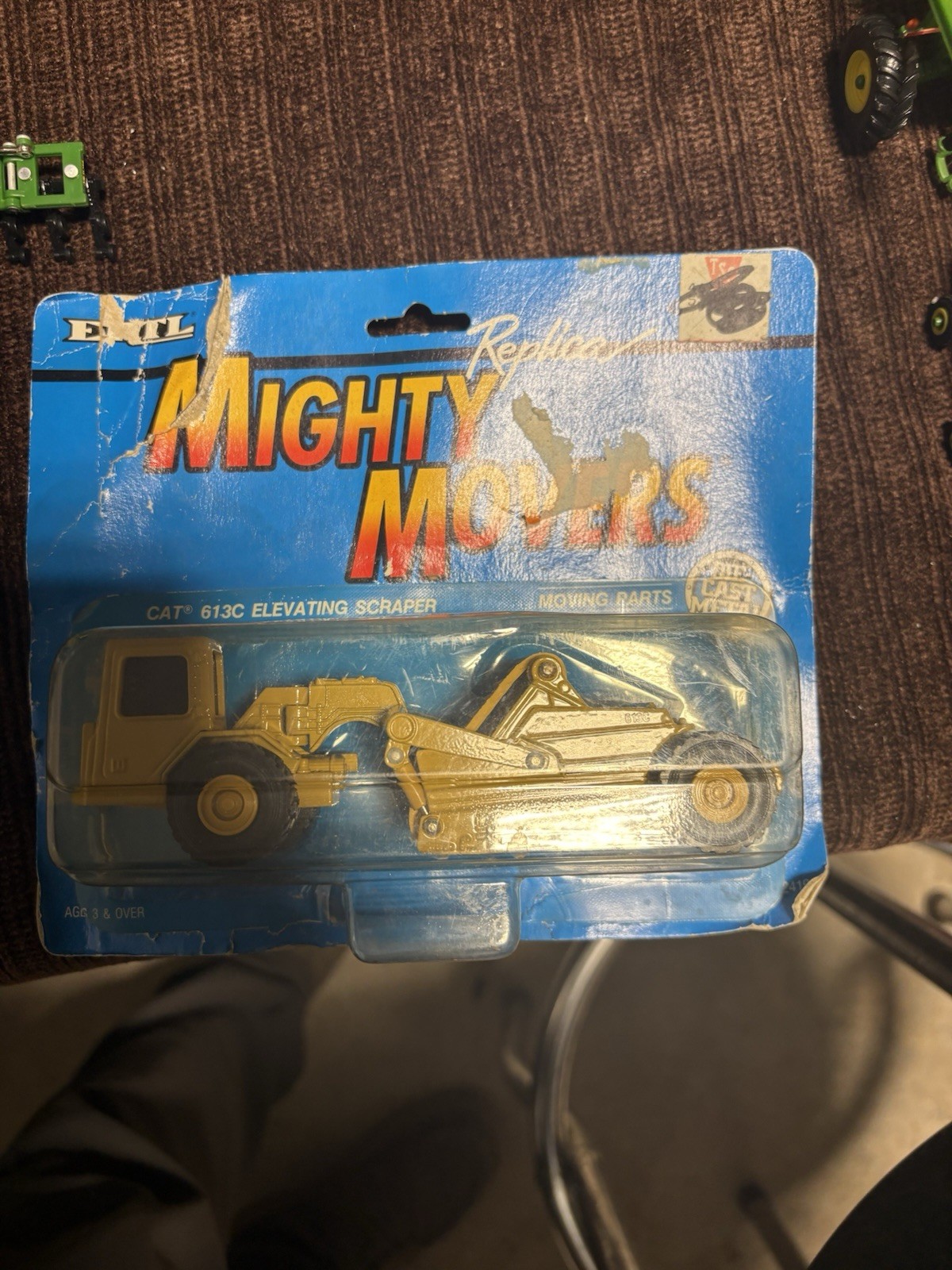 Ertl Mighty Movers CAT 613C Elevating Scraper Diecast Metal Moving Parts 1990