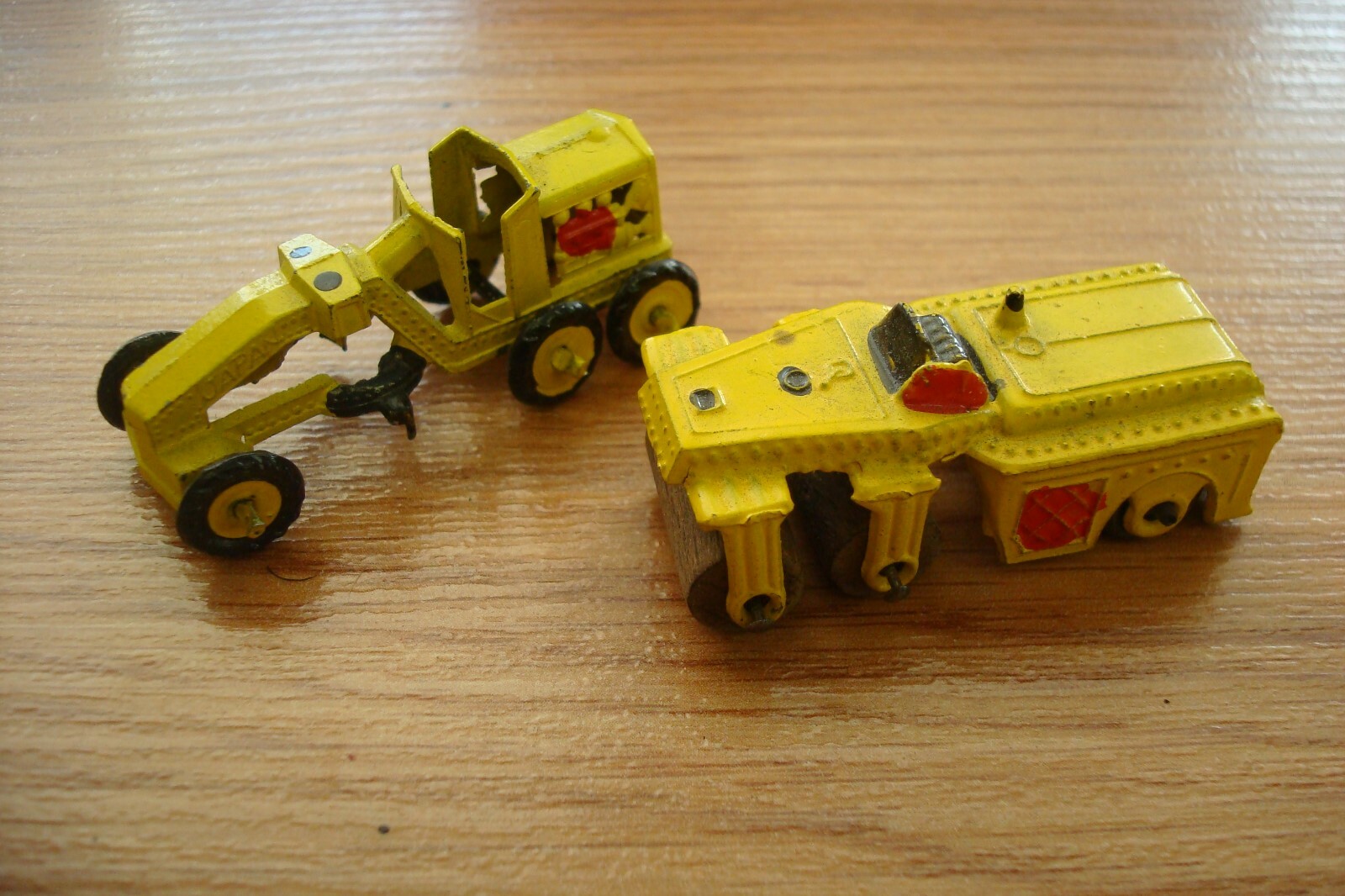 2 VINTAGE Die Cast HIGHWAY VEHICLES-Steam Roller W/Wood Wheels & ROAD LEVERER