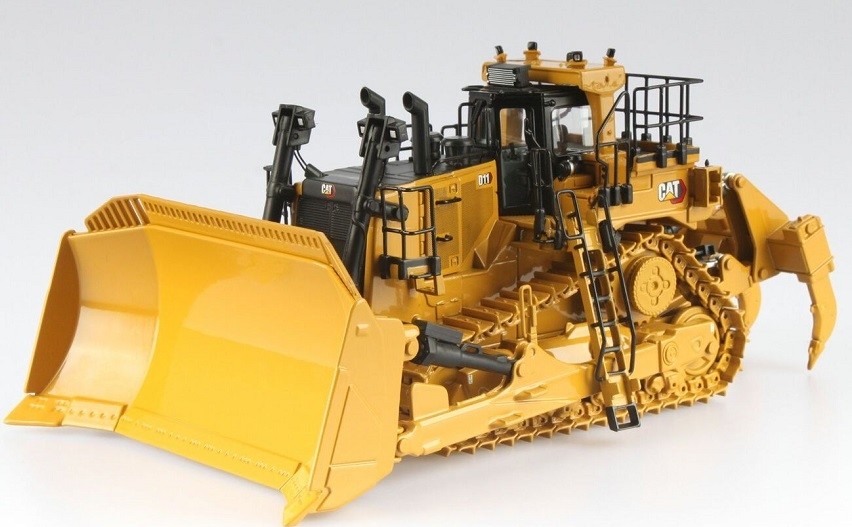 DIECAST MASTERS – Toro CATERPILLAR D11T with Driver – 1/50 – DCM85604
