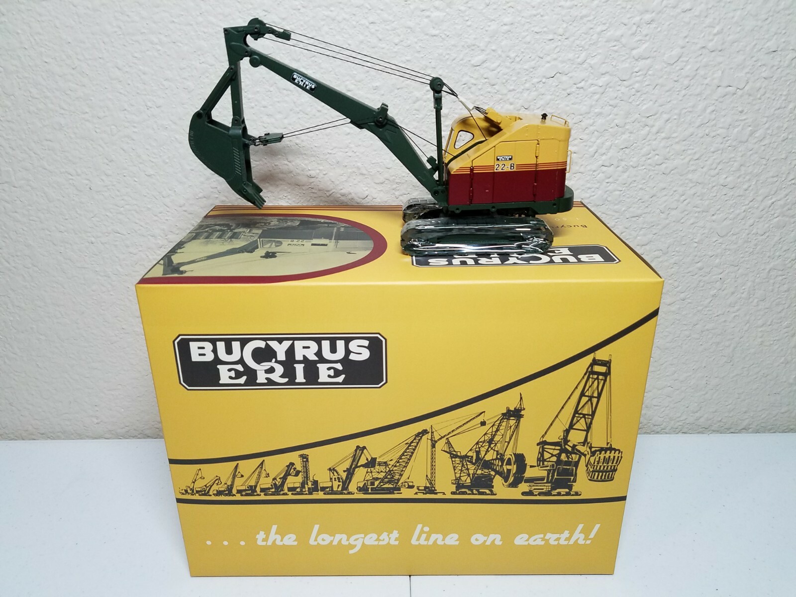 Bucyrus-Erie 22-B Cable Hoe with Metal Tracks – EMD 1:50 Scale Model #T002 New