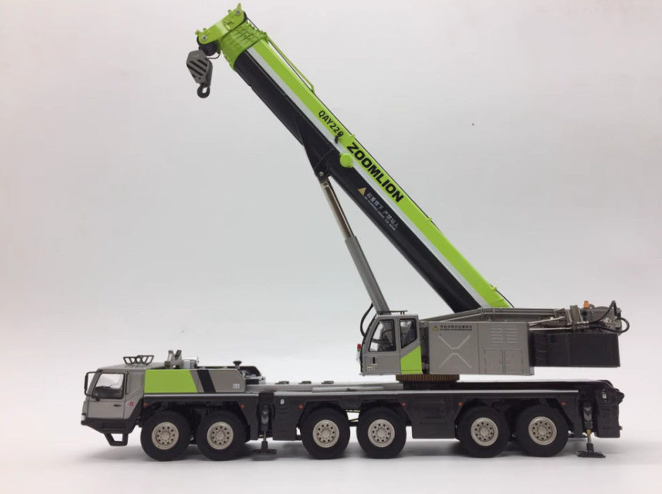 1:50 ZOOMLION QAY220 Crane Milan EXPO Construction Equipment Diecast Model