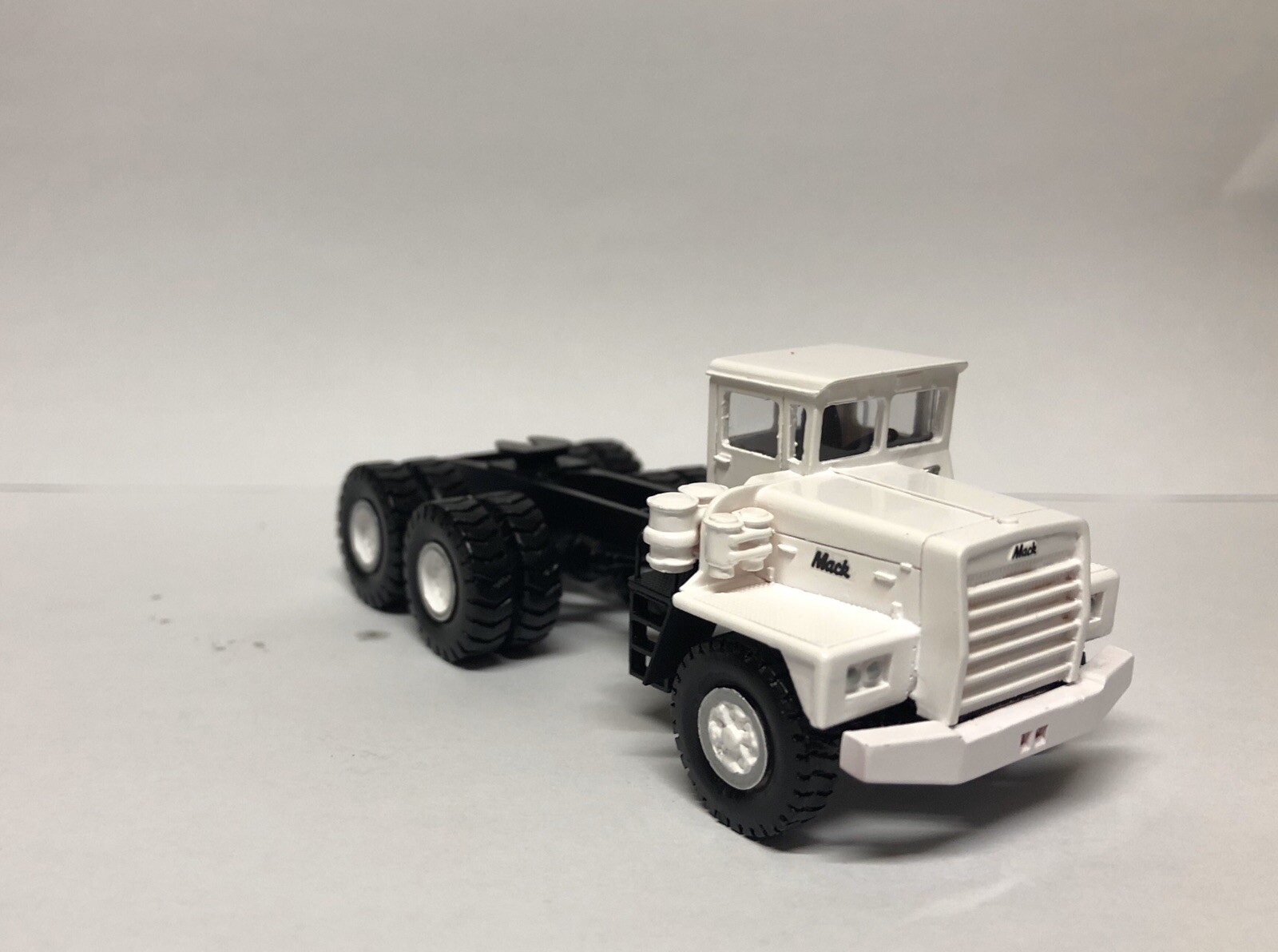 HO 1/87 MACK M-45SX Tractor – Ready Made Resin Model – Any Colour Available!