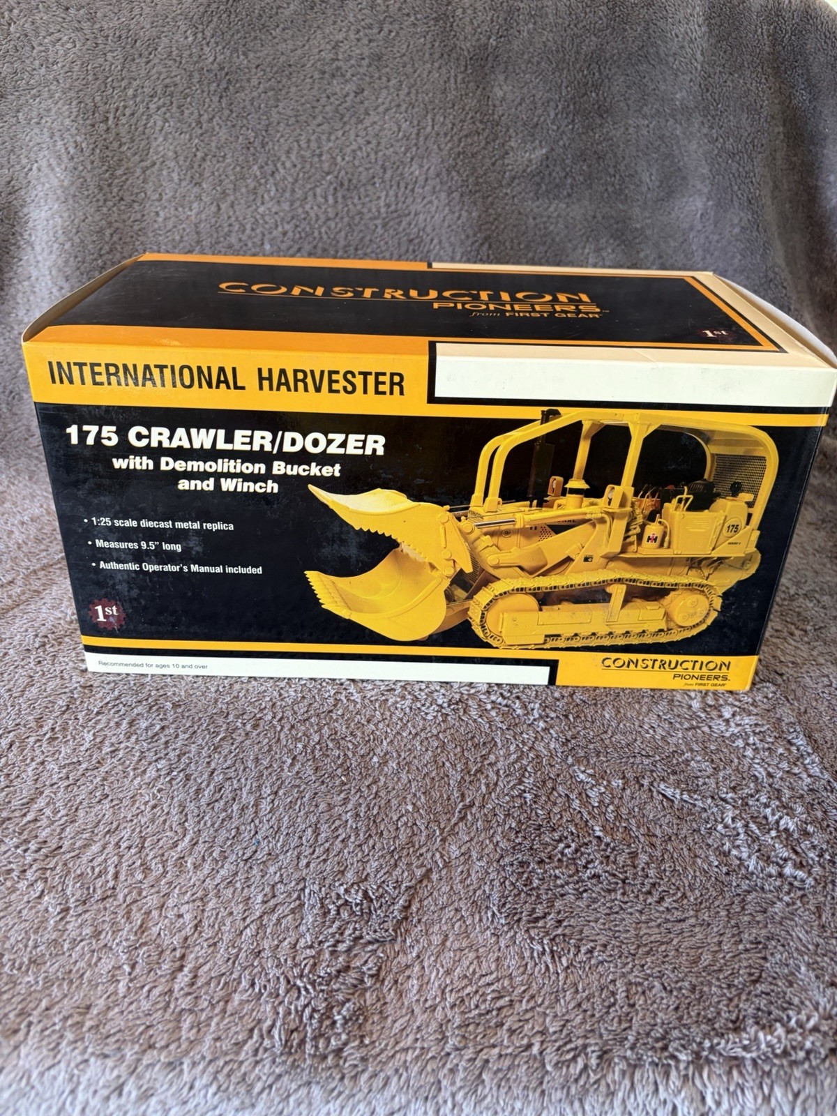 First Gear 40-0127 1:25 IH International 175 Crawler Loader w Demo Bucket MIB