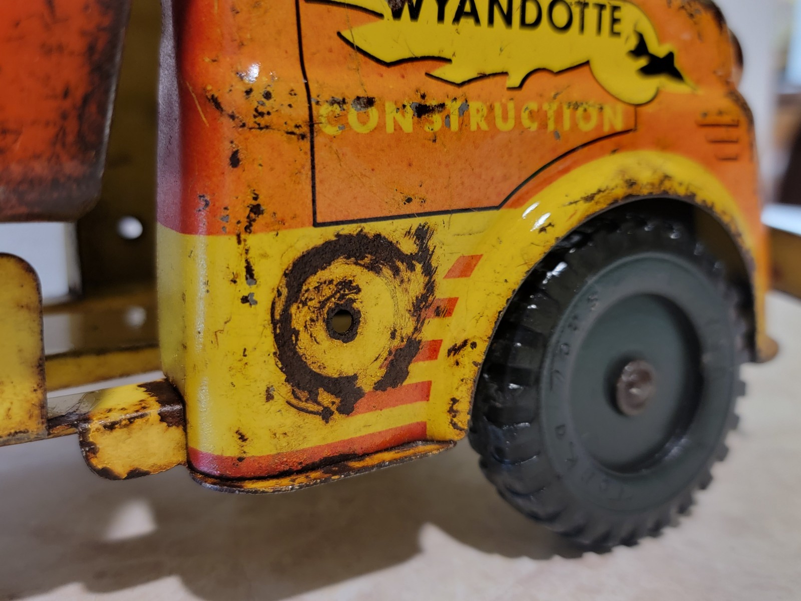 Vintage Wyandotte Pressed Steel Construction Dump Truck No Bucket 16″ Sealed