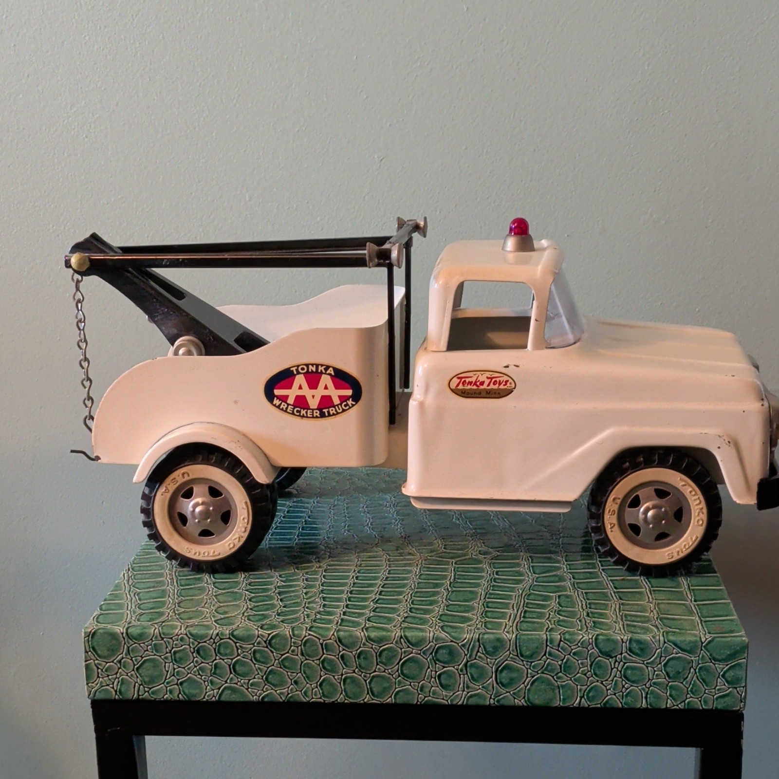 VTG 1960 Tonka AA Wrecker Tow Truck White/Black w/ Boom Chain