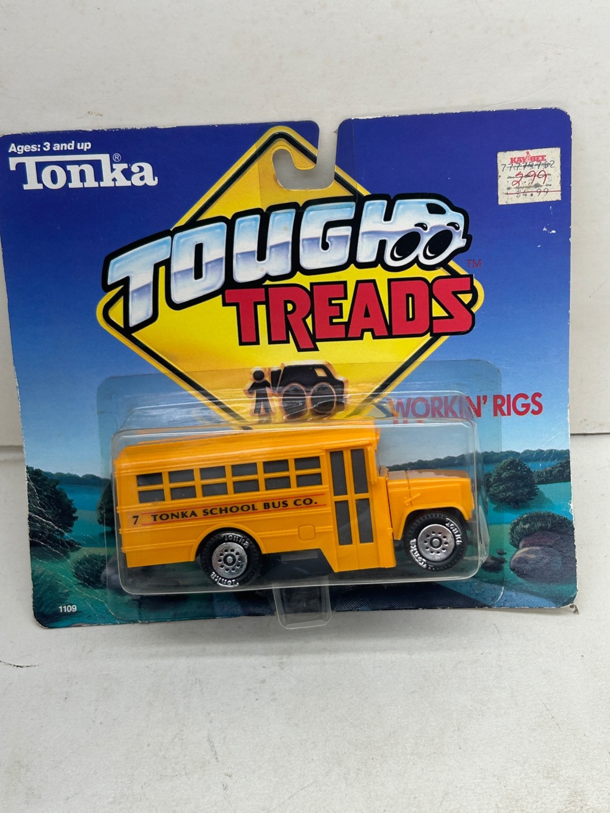 1989 TONKA TOUGH TREADS WORKIN’ RIGS SCHOOL BUS NEW ON CARD