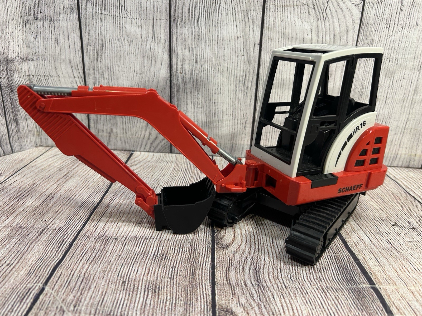 Bruder 1:16 HAEFF HR16 Mini Excavator #02432 – Plastic Model – No Box