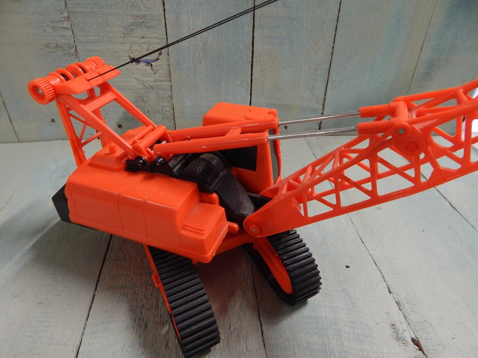 Vintage plastic crawler construction crane toy.