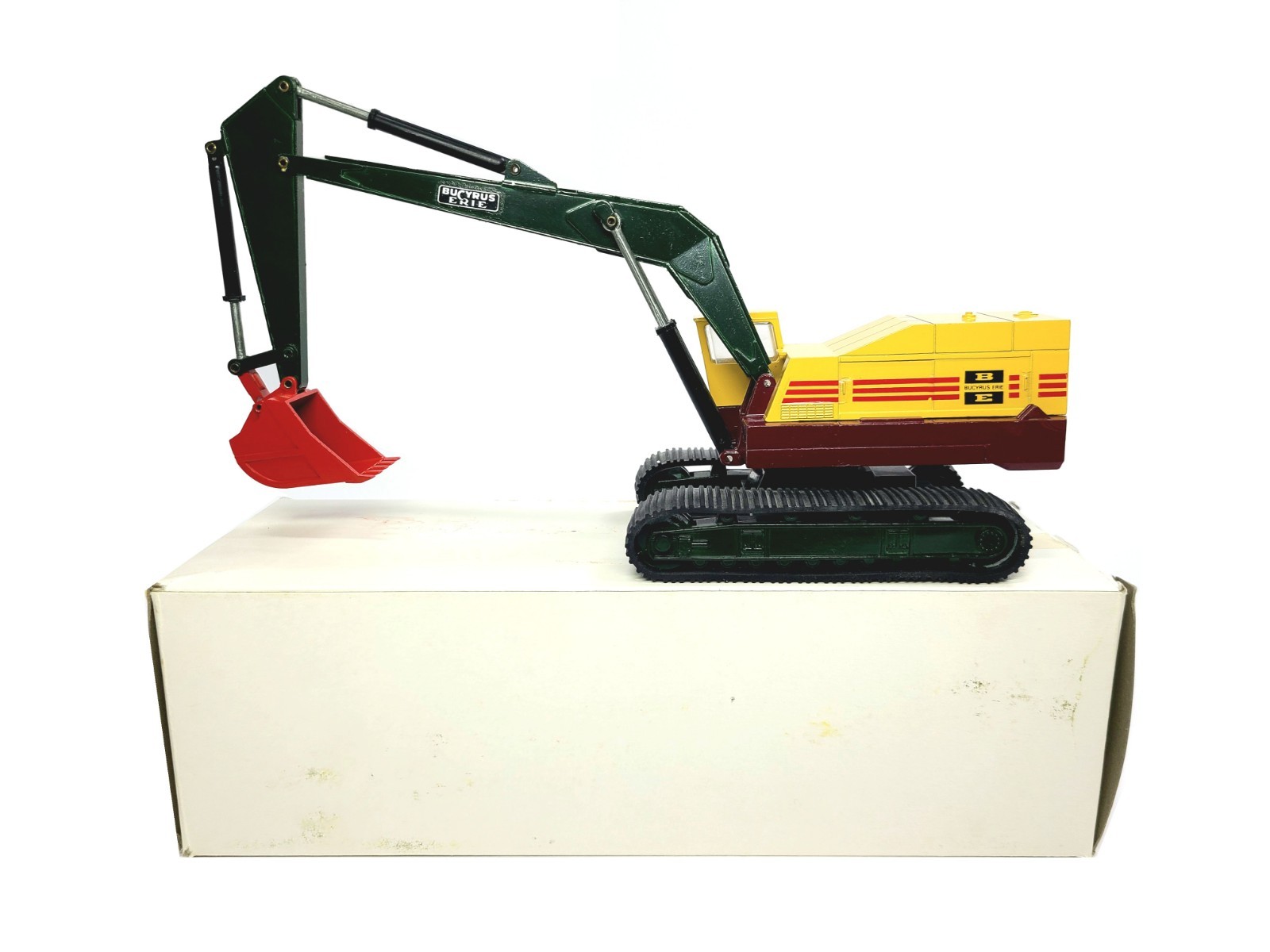 Bucyrus-Erie 40-H Excavator with Red Bucket NZG 1:50 Scale Diecast Model #139.2