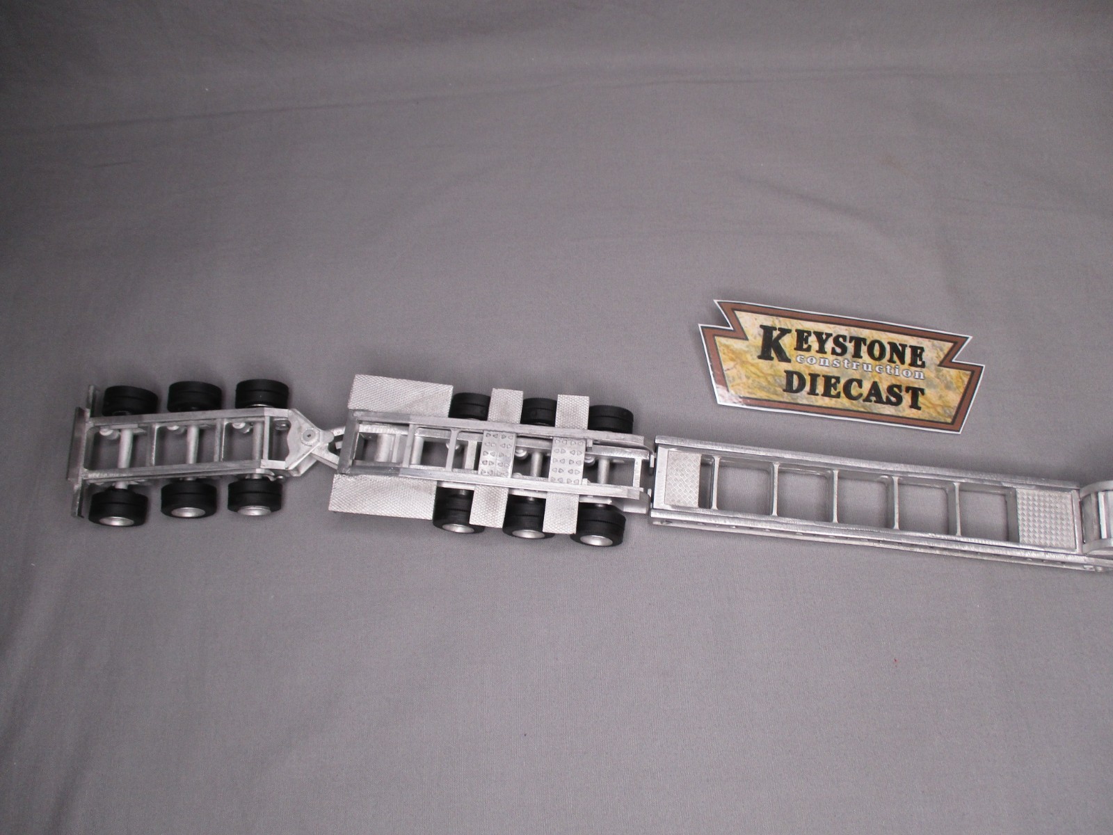 KMM Lowboy 9 Axle 3x3x3 Beam Trailer Unassembled Kit 1/48