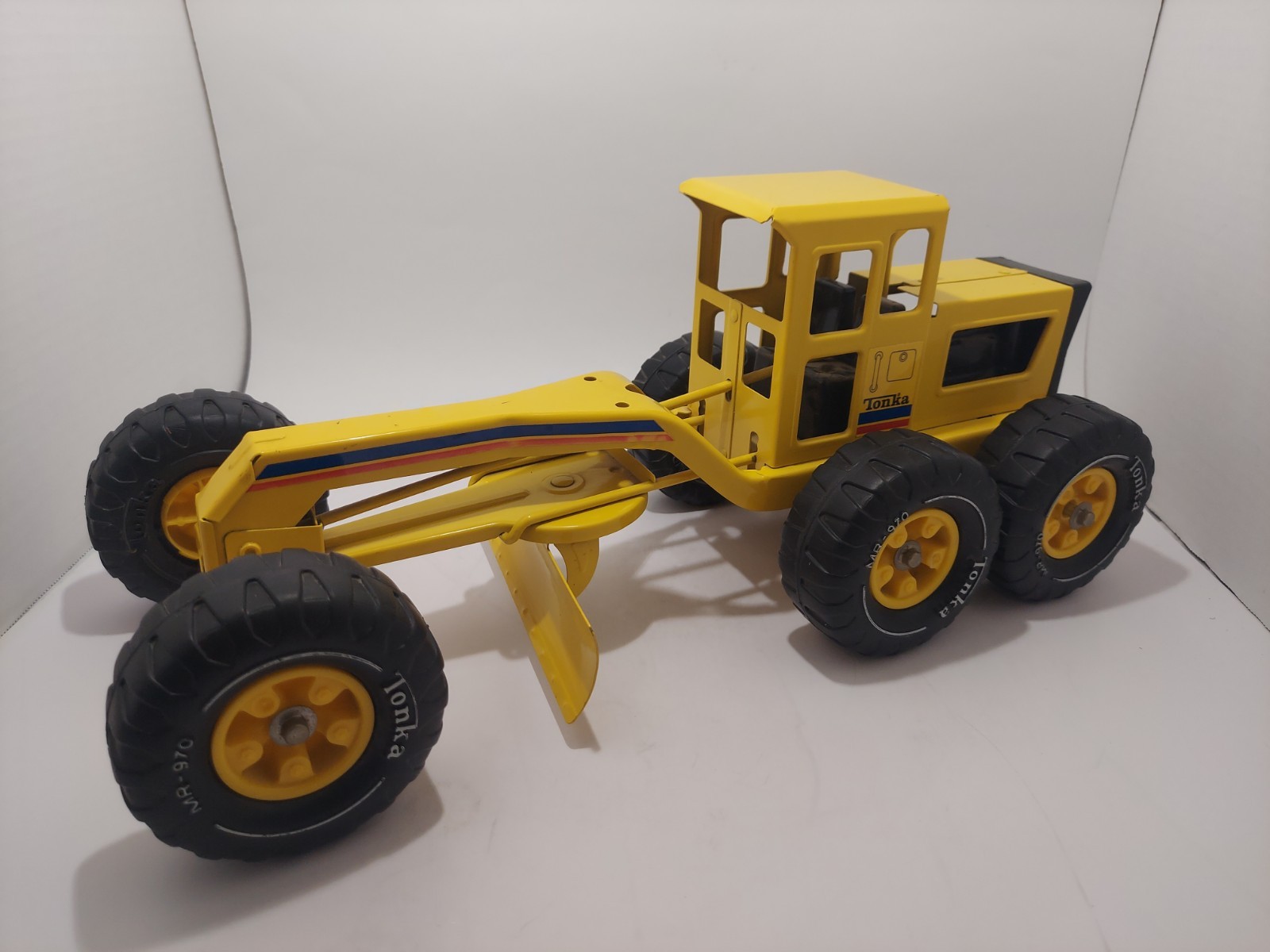 Vintage Pressed Metal Yellow Tonka Road Grader MR-970 18″ 1970’s