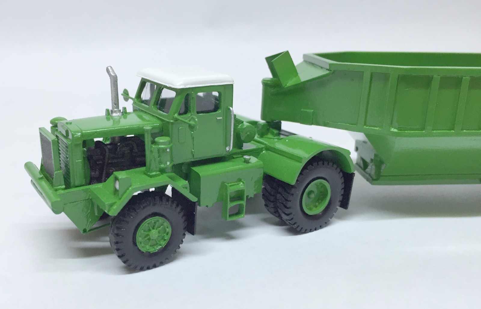 HO 1/87 KW Dart 50 BDT/Bottom Trailer – GREEN – Ready made Resin Model