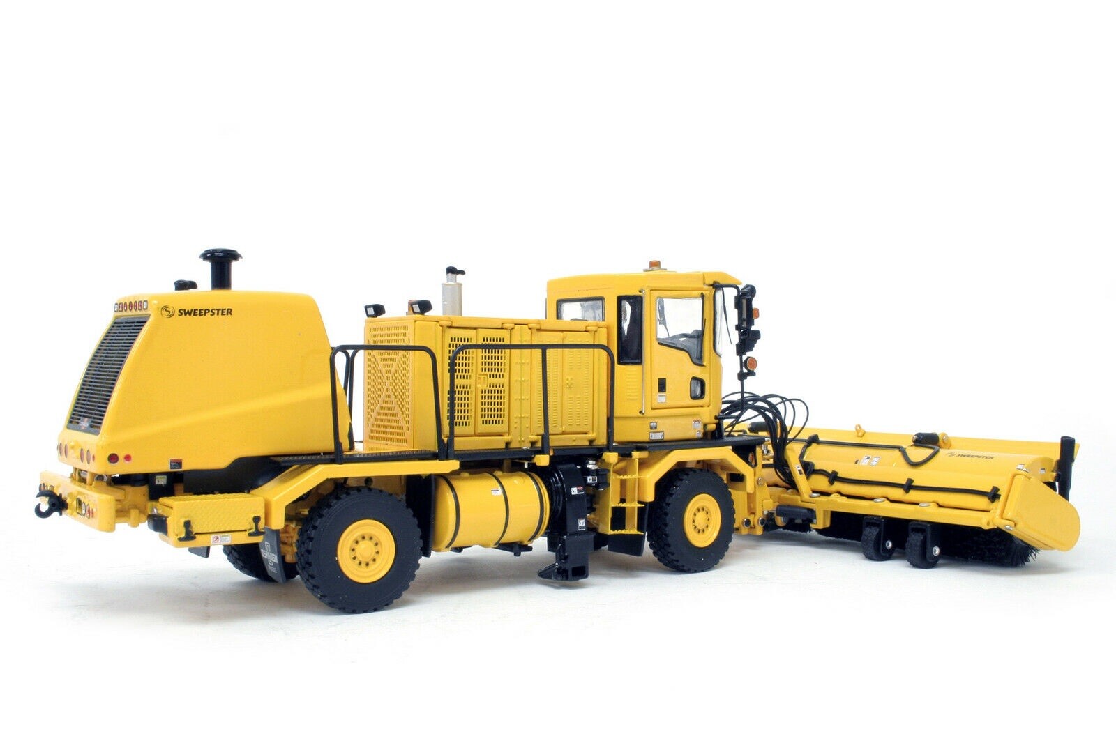 Oshkosh Sweepster S3100B Airport Sweeper Truck – TWH 1:50 Scale #074-01059 New