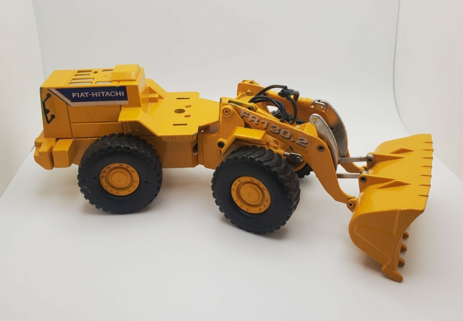 ROS Agri Model Fiat-Hitachi FR 130.2 Yellow Construction Toy For Parts