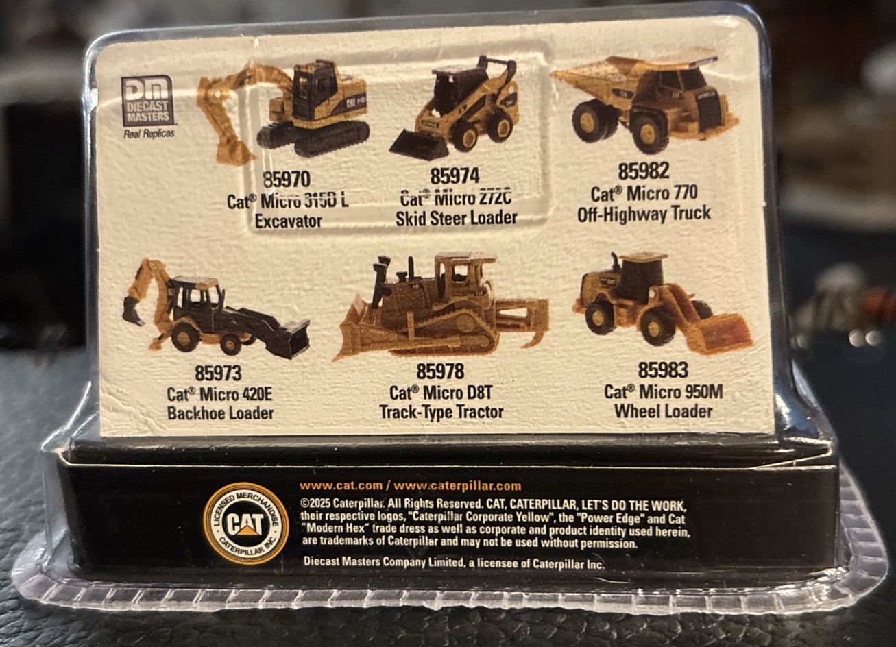 Caterpillar CAT ~ Micro Construction ~ Micro D8T Track Tractor ~ Diecast