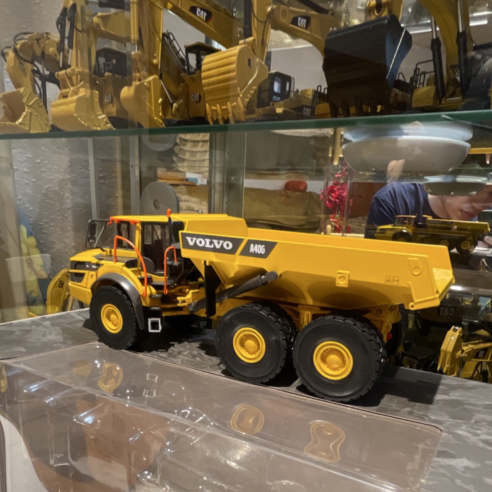 Volvo A40G Articulated Dump Truck Diecast Model Opening Doors Engine