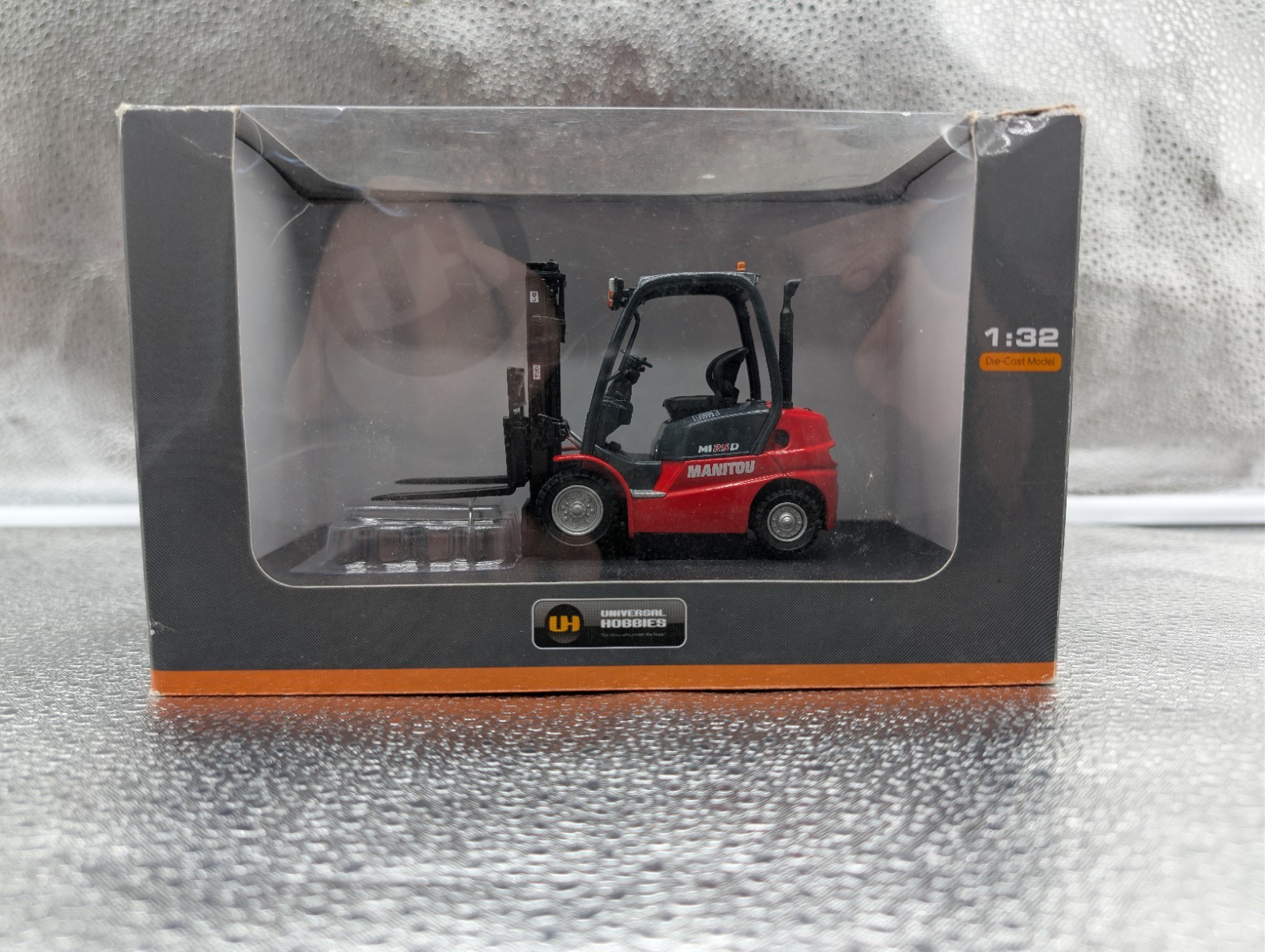 Universal Hobbies 1:32 Manitou MI 25D Forklift Diecast Model UH2949