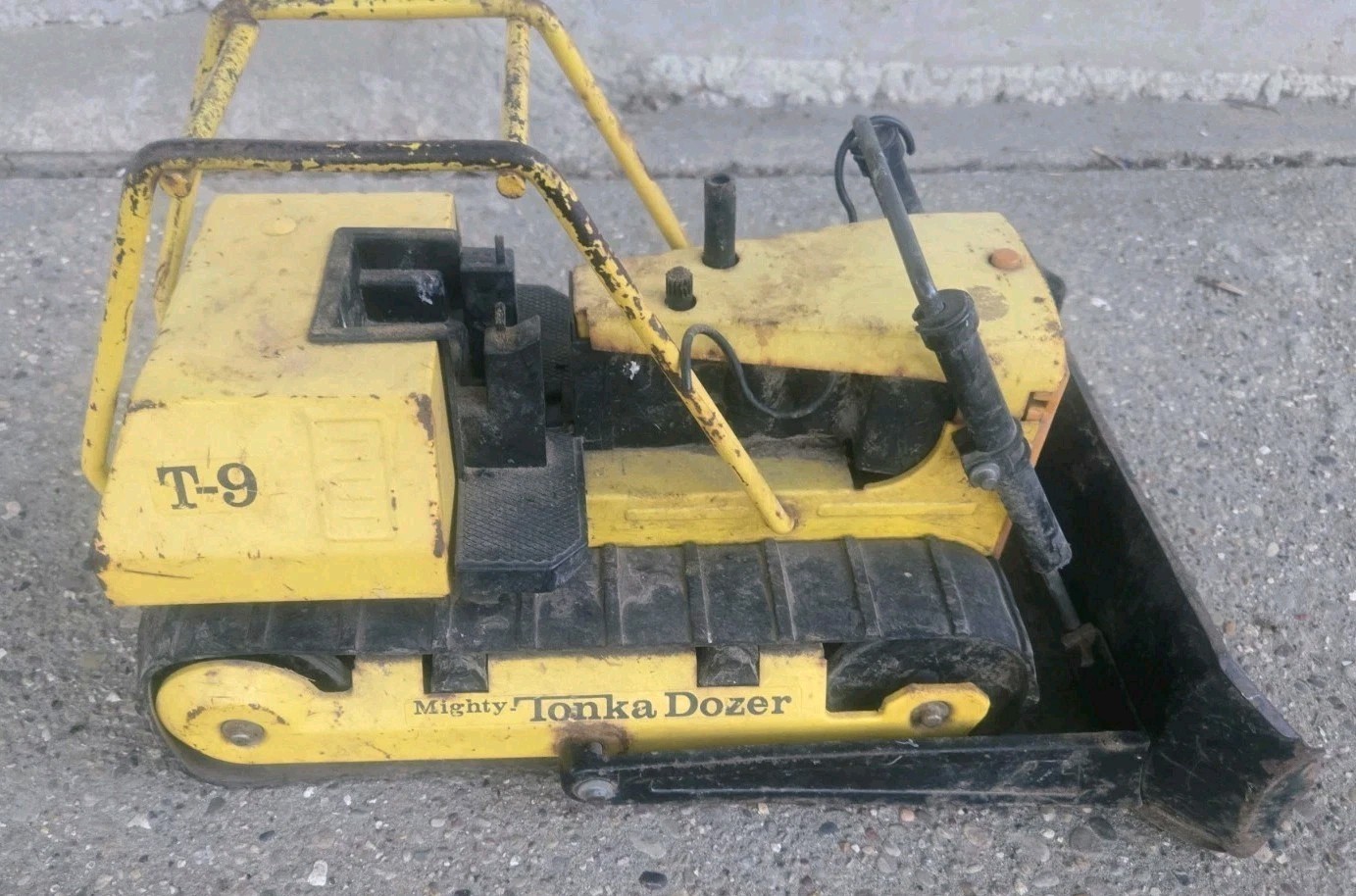 Mighty Tonka T-9 Turbo Diesel Bulldozer 17″ Excellent Tracks Works! 1970s / 1980