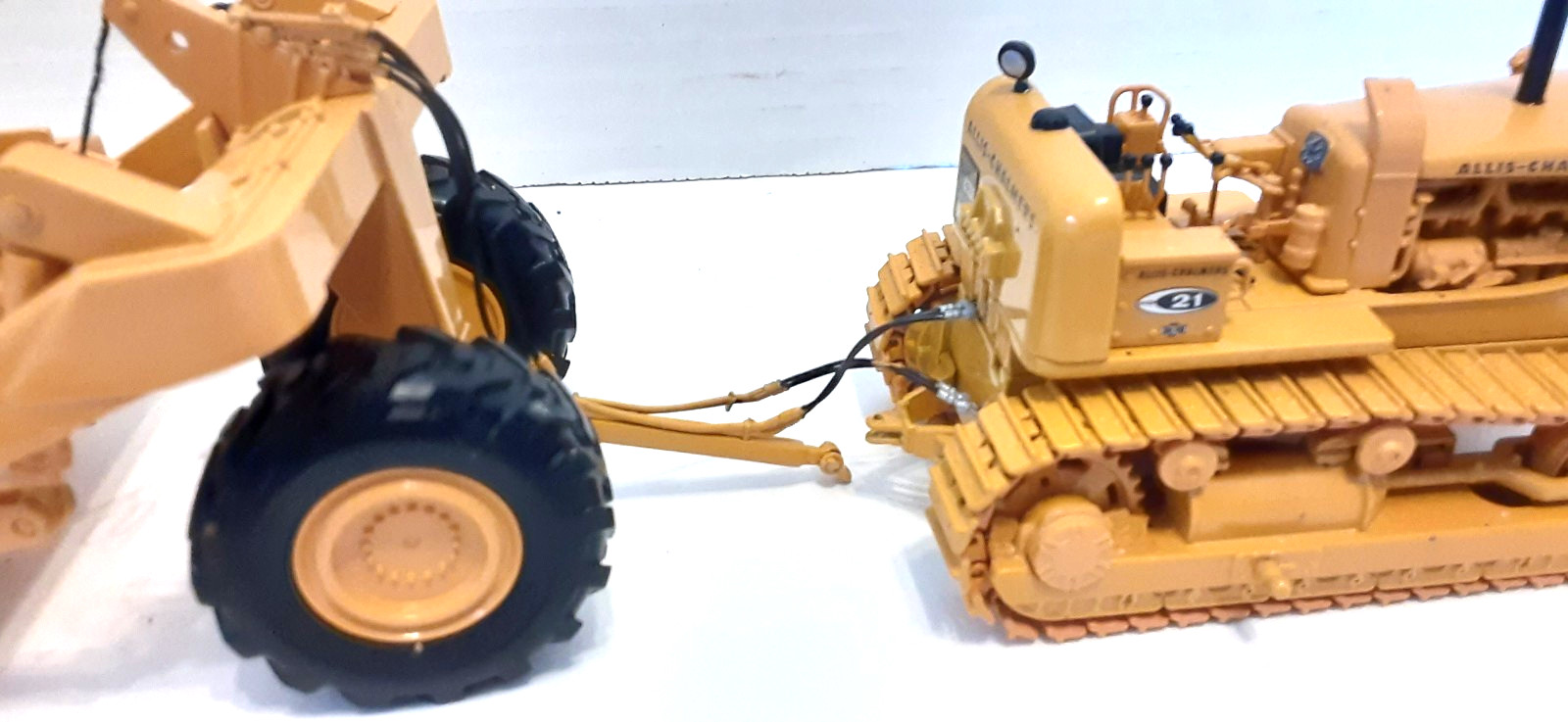 1:50 Allis-Chalmers HD-21 Crawler With Ejector Scraper By First Gear
