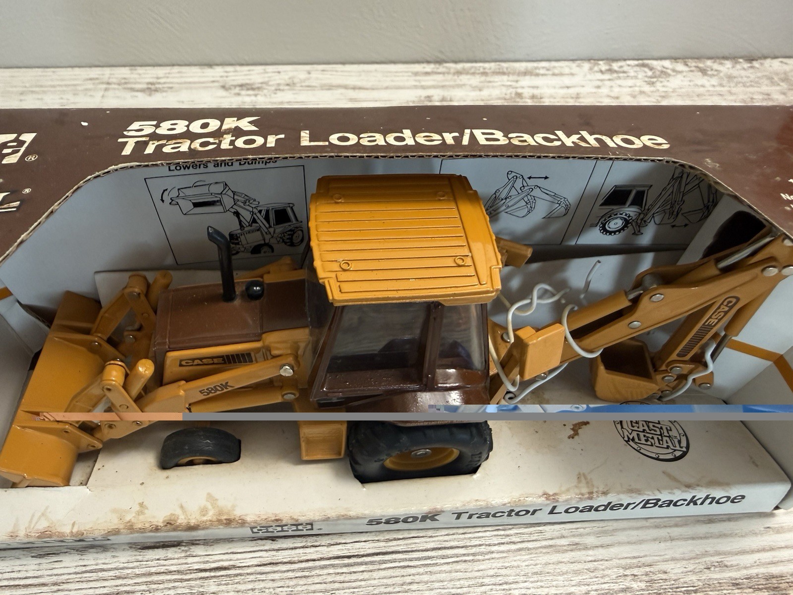 ERTL – CASE 580K FRONT END LOADER / BACKHOE – 1/32 DIECAST