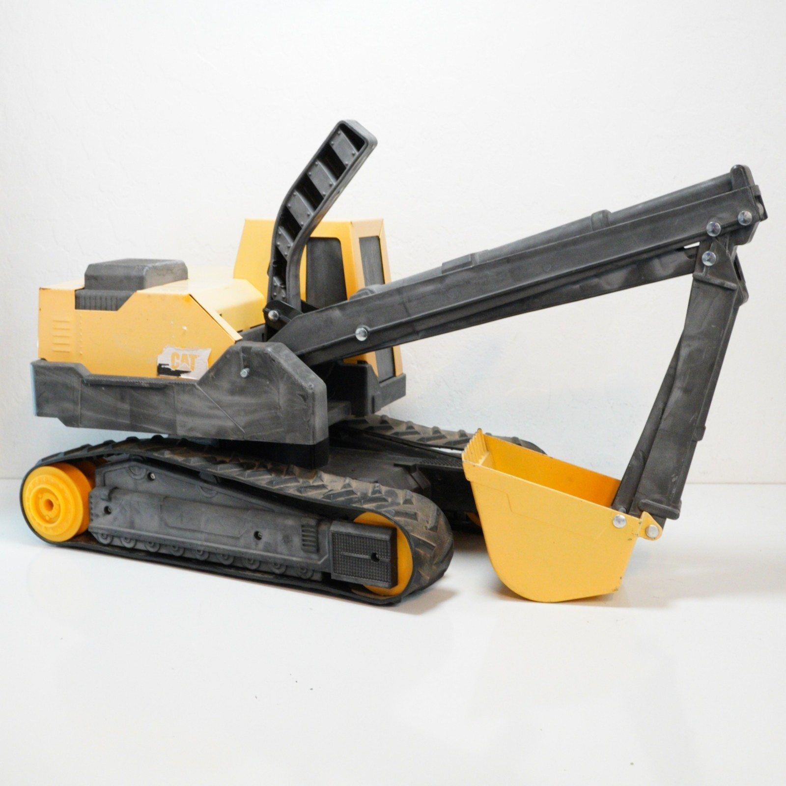Funrise CAT Construction Excavator 20″ Toy 2019 #82354