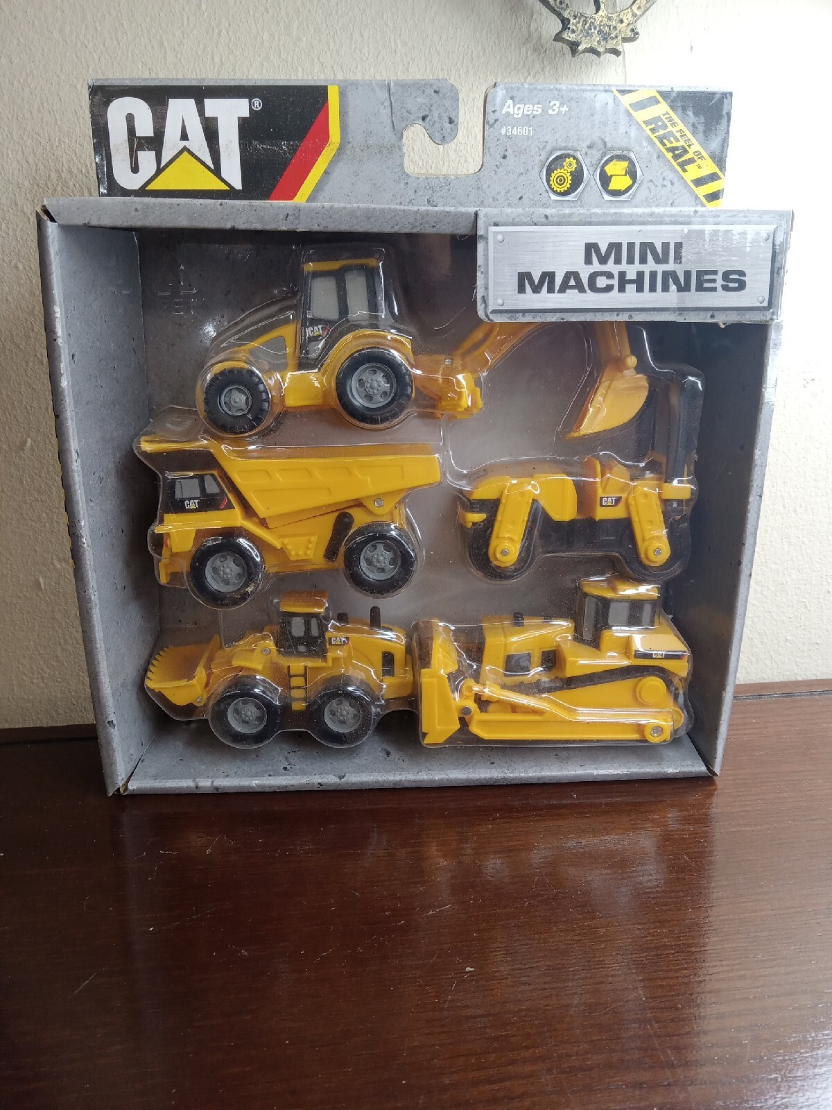 CAT MINI MACHINES 5 Pack Caterpillar Construction Tractors New In Box